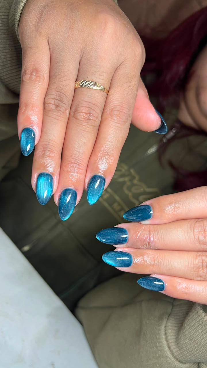 Teal Cat Eye Nail Art